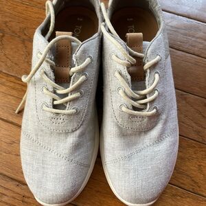 Like new Toms shoes!